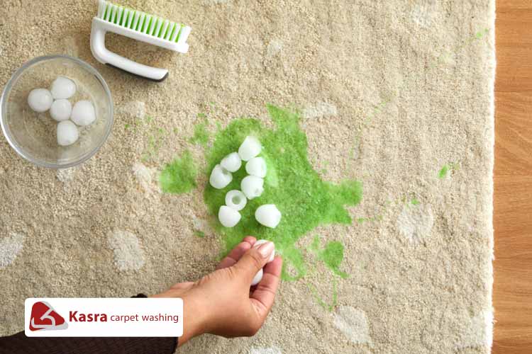 روش های پاک کردن اسلایم از روی فرش و مبل
