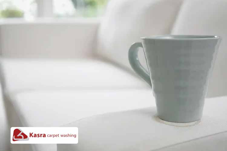 تمیز کردن لکه قهوه از روی مبل