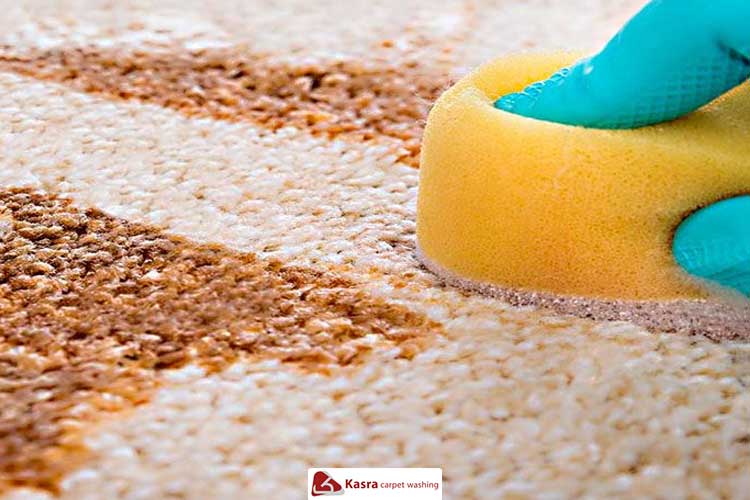 پاک کردن لکه مولتی ویتامین از روی فرش